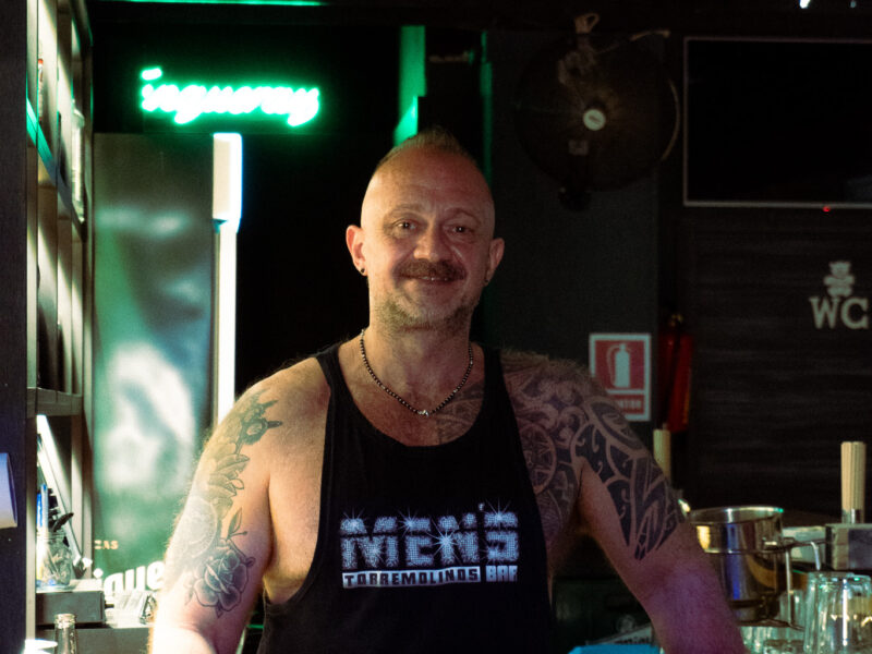 MEN’S BAR
